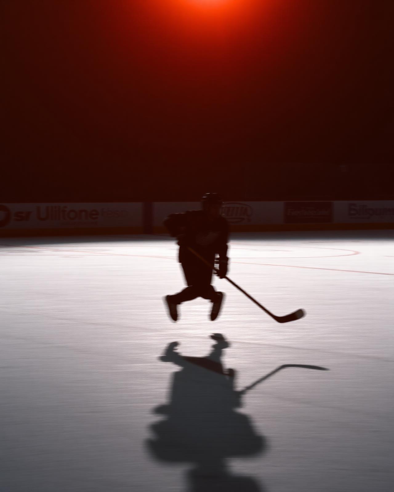 Tiger player skating